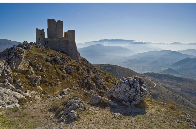 Le tenute Un patrimonio di oltre 60 parcelle vitate in Abruzzo